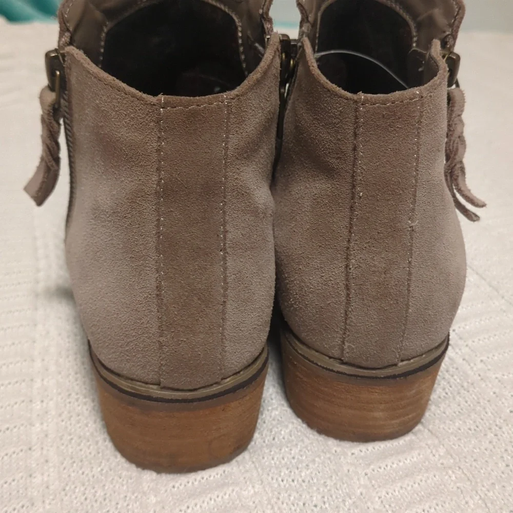 Blondo Tan/Camel Suede Waterproof Booties — Dual Functional Zippers, Cushioned